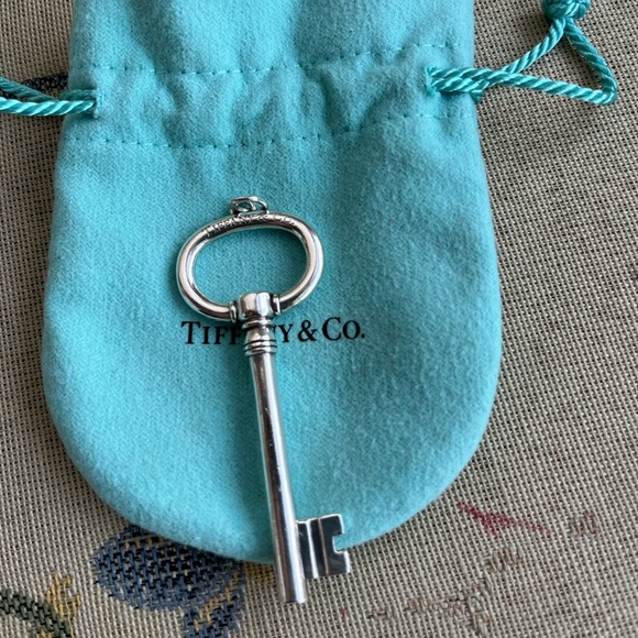 SOLD - Tiffany Oval Key Pendant - Picture 4 of 5